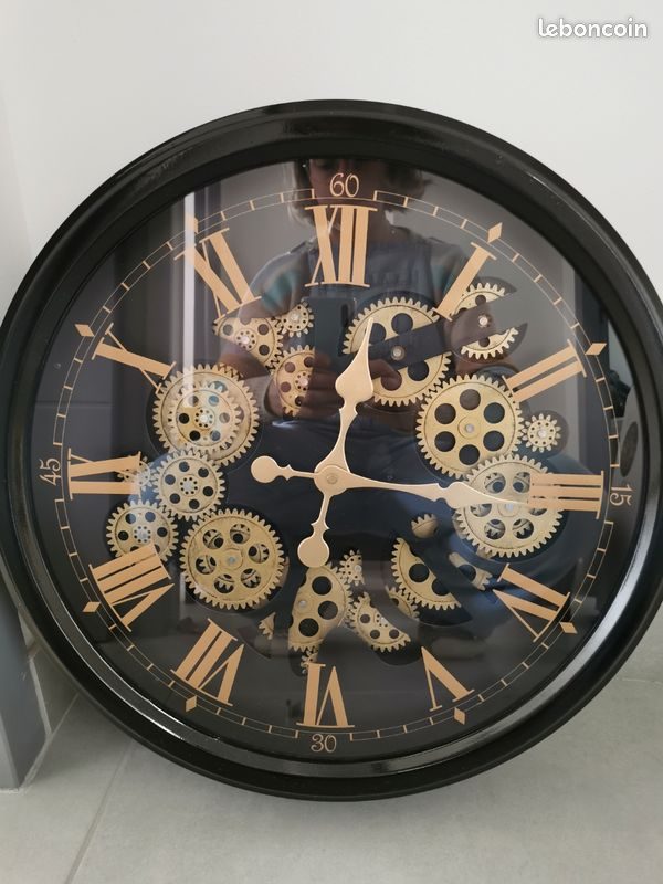 Horloge murale à engrenages 70 cm – chiffres romains