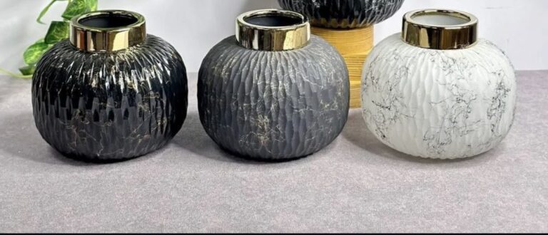 Petit vase en verre décoratif