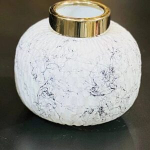 Vase boule en marbre blanc veiné noir